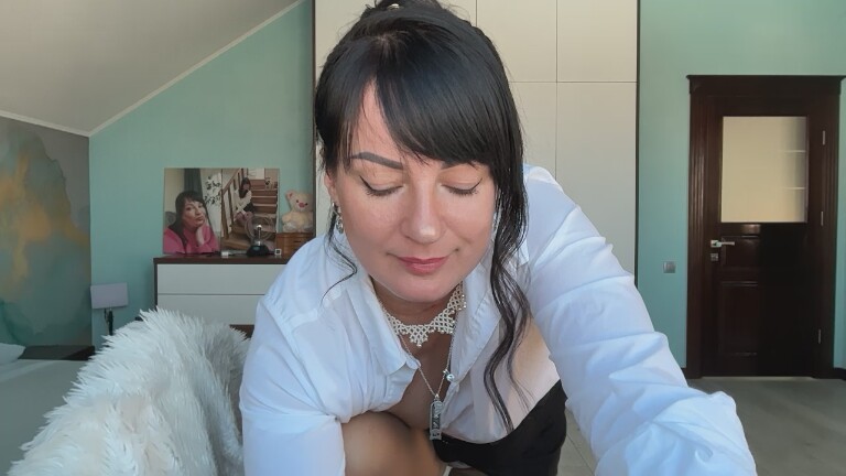 IraCherryNow's Streamate show and profile