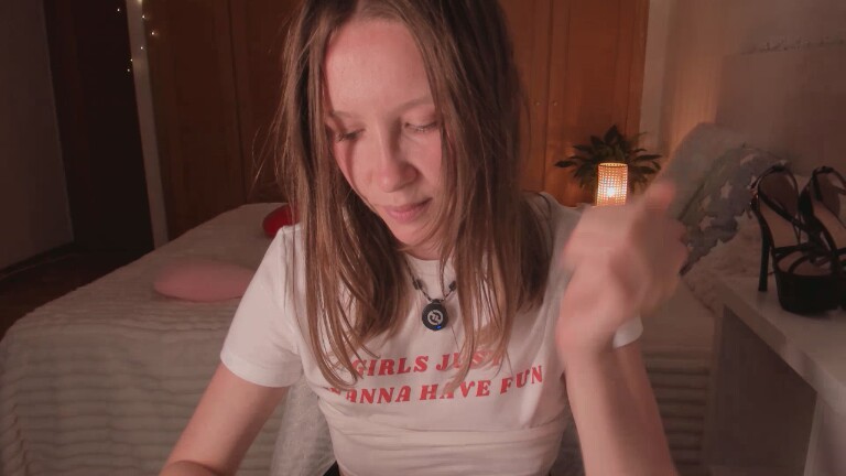 EmilyJune's Streamate show and profile