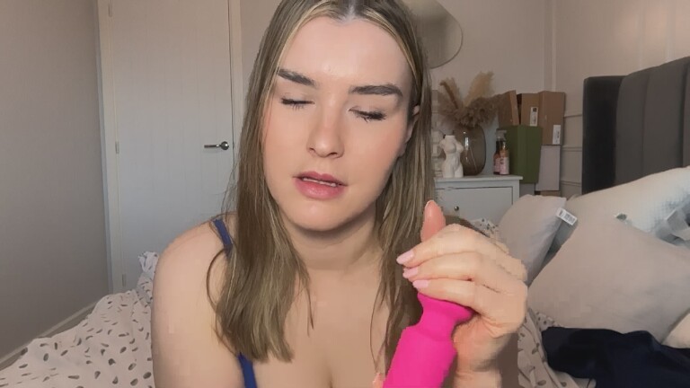 PeacheyyStuff's Streamate show and profile