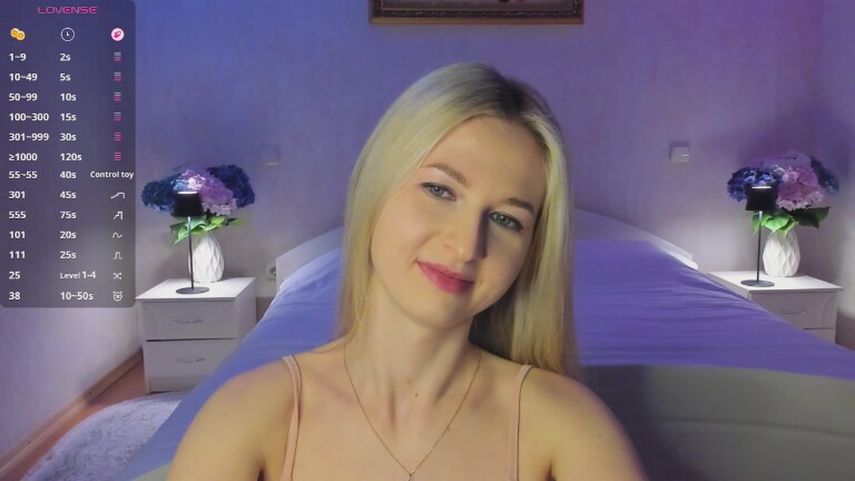 Julie_Blaze's Streamate show and profile